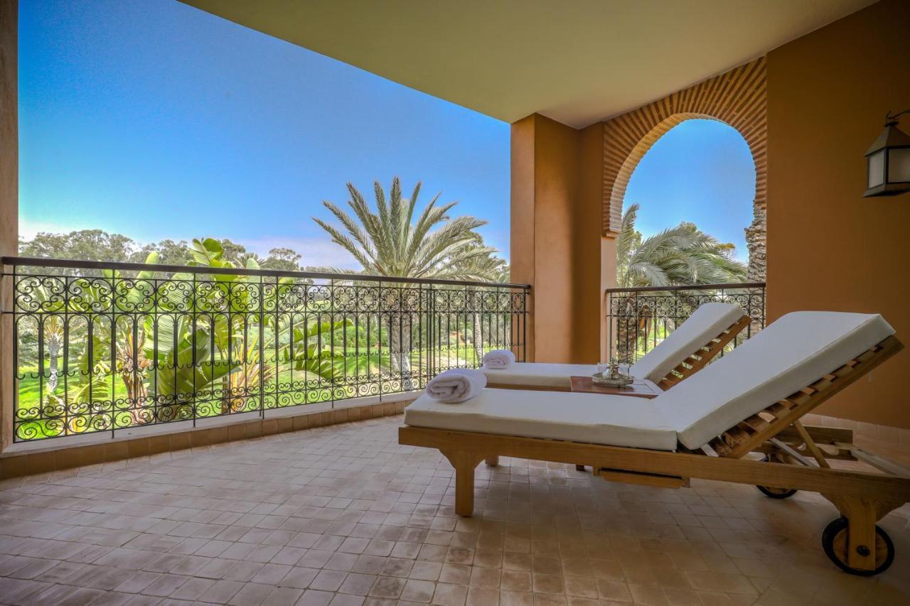 فندق تيكيدا جولف بالاس - ريلاى اند شاتو أغادير المظهر الخارجي الصورة A balcony at the hotel